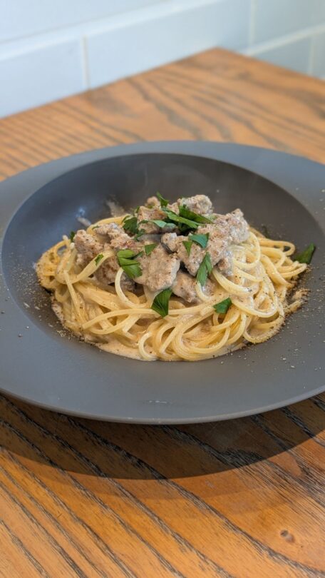 サルシッチャとポルチーニのクリームソースパスタ コテカフェメニュー