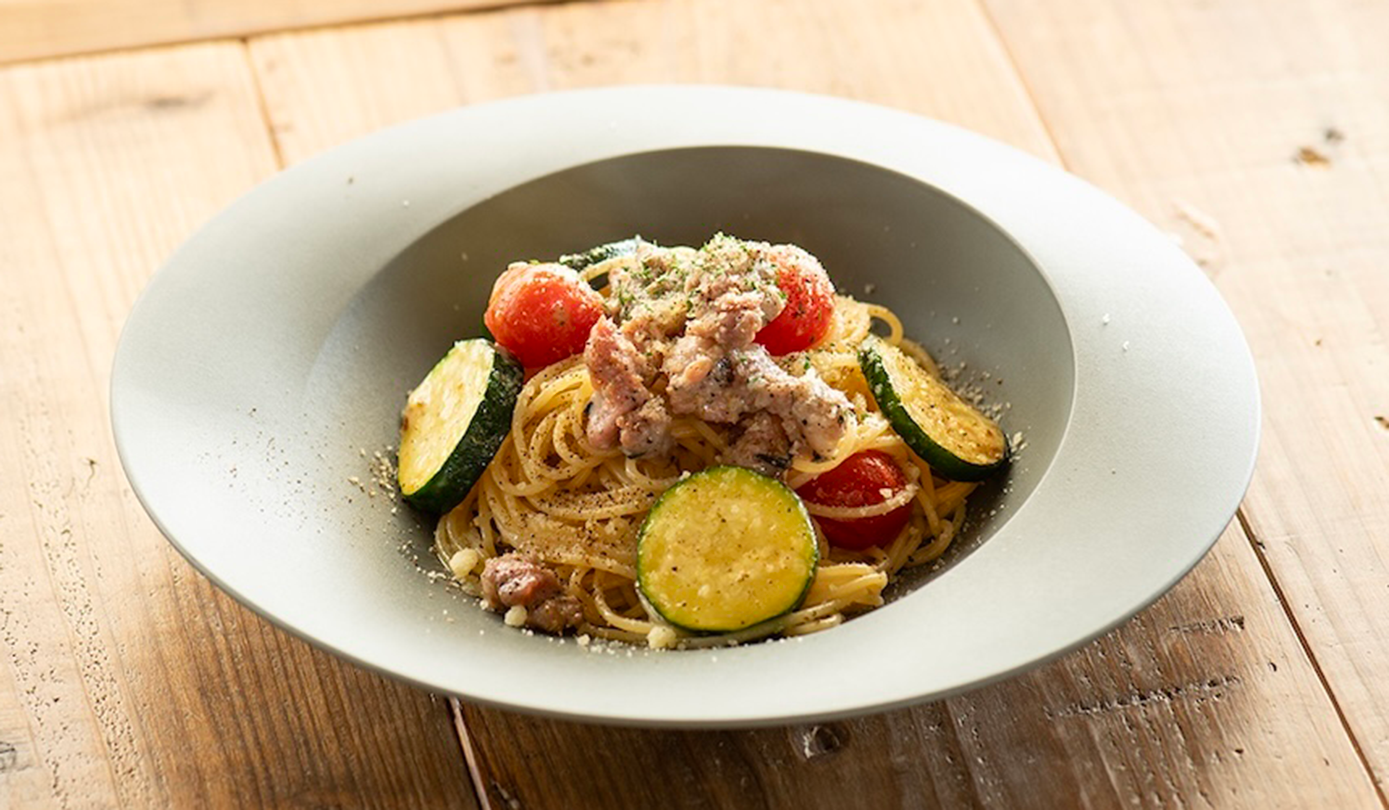 サルシッチャと夏野菜のチーズパスタ